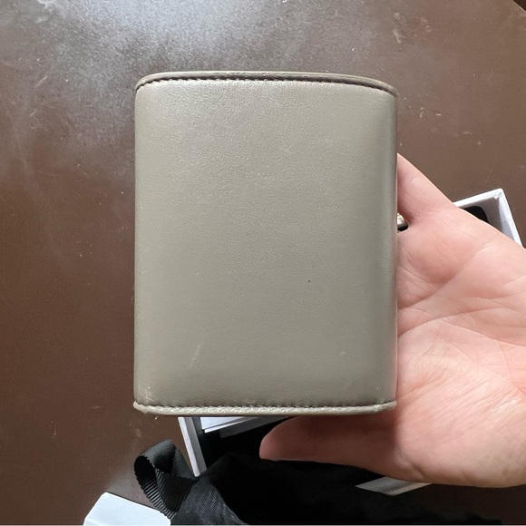 💯 Authentic tromphe gray/neutral wallet - Picture 7 of 10